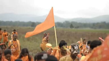 कवर्धा : सावन मास में पंडरिया विधायक भावना बोहरा की 151 किमी कांवड़ पदयात्रा, तीसरे दिन भी उत्साह और आस्था के साथ जारी है पदयात्रा, करीब 600 कांवड़ियों के साथ अमरकंटक से भोरमदेव तक जारी इस यात्रा में नदी, पहाड़, पथरीले रास्तों और घने जंगलों को पार करते हुए कांवड़िया बढ़ रहे आगे...Video