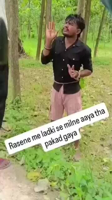 Aaj gaav me ek ladka ladki ke sath range hath pakda gya.. utar gya bhoot..