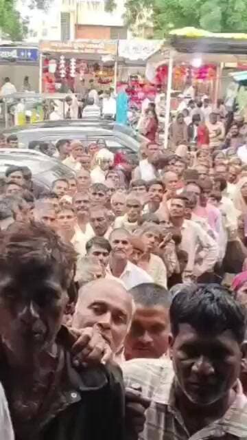 સંજેલીમાં ખાતર માટે ખેડૂતોની લાંબી કતારો જોવા મળી 400 થેલી સામે 1,000થી વધુ ખેડૂતો કોને મળશે ખાતર...