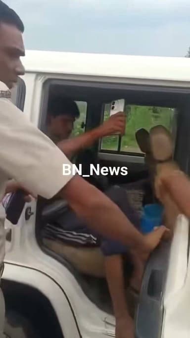 कोटपूतली
हरियाणा रोडवेज बस और कंटेनर में हुई भिड़ंत बस का अगला हिस्सा हुआ बुरी तरह क्षतिग्रस्त, कंटेनर के पिछले हिस्से में जा कर टकराई हरियाणा रोडवेज,
हादसे के बाद सवारियों में मचा हड़कंप, हादसे में करीब 1 दर्जन सवारियों को आई चोटें, ईएमटी गौरी शंकर और पायलट सतवीर ने घायलों को 108 एंबुलेंस की मदद से राजकीय बीडीएम जिला अस्पताल में करवाया गया भर्ती, कोटपूतली के एनएच 48 स्थित गोवर्धनपुरा पुलिया के पास हुआ हादसा।