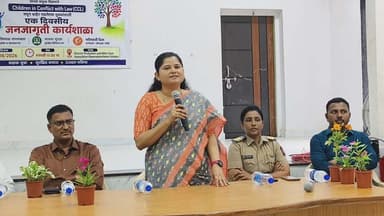 आज दिनांक १३ ऑगस्ट २०२६ रोजी माननीय पोलीस आयुक्त, पोलीस उपआयुक्त गुन्हे, सहायक पोलीस आयुक्त गुन्हे व वरिष्ठ पोलीस निरीक्षक सायबर पोलीस स्टेशन, सोलापूर शहर यांच्या मार्गदर्शक सूचनेनुसार रोजी महाराष्ट्र शासन, महिला व बाल विकास विभागाच्या अधिपत्याखाली, जिल्हा महिला व बाल विकास अधिकारी कार्यालय, सोलापूर अंतर्गत जिल्हा बाल संरक्षण कक्ष, सोलापूर व बाल न्याय मंडळ, सोलापूर तसेच Catalysts for Social Action (CSA) यांच्या संयुक्त विद्यमाने बाल न्याय मंडळातील बालक व पालक यांच्यासाठी एकदिवसीय जनजागृती व प्रशिक्षण कार्यक्रम अत्यंत उत्साहपूर्ण आणि सकारात्मक वातावरणात संपन्न. या महत्वपूर्ण कार्यक्रमाचे अध्यक्षस्थान मा. न्यायाधीश श्रीमती अश्विनी बिराजदार मॅडम, अध्यक्ष, बाल न्याय मंडळ, सोलापूर यांनी भूषविले. या महत्वपूर्ण कार्यक्रमाच्या अध्यक्षस्थानी मा.न्यायाधीश श्रीमती अश्विनी बिराजदार मॅडम, मा. अध्यक्ष, बाल न्याय मंडळ, सोलापूर यांची प्रमुख उपस्थिती लाभली. 🌺🌿✨कार्यक्रमादरम्यान बालक व पालकांसाठी सायबर सुरक्षा, सोशल मीडिया वापरातील सुरक्षितता, ऑनलाइन फसवणूक, सायबर गुन्ह्यांपासून संरक्षण, डिजिटल गोपनीयता या विषयांवर मार्गदर्शन करण्यात आले