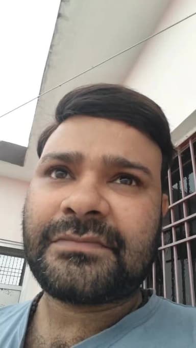 #पत्रकारों द्वारा पकड़ा गया है 65 और हिंदू युवा वाहिनी के कार्यकर्ता के द्वारा पुलिस इसको अपना श्रेय ले रहा है आप इस वीडियो को ज्यादा से ज्यादा #शेयर करें हम पत्रकार अपना जी जान लगाकर कोई कवरेज करते हैं