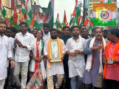 হর ঘর তেরঙ্গা অভিযান কর্মসূচির মধ্য দিয়ে বাঁকুড়ায় সাংগঠনিক জেলা বিজেপির তেরঙ্গা যাত্রা ।
উপস্থিত জেলা সভাপতি প্রসেনজিৎ চ্যাটার্জি সহ জেলা বিজেপির একাধিক নেতৃত্বর পাশাপাশি উপস্থিত শালতোড়া মন্ডল ২ বিজেপির সভাপতি রাহুল গাঙ্গুলি সহ বাঁকুড়া সাংগঠনিক জেলা বিজেপির বিভিন্ন মন্ডলের সভাপতি সহ অন্যান্য নেতৃবৃন্দ ও কর্মীরা ।