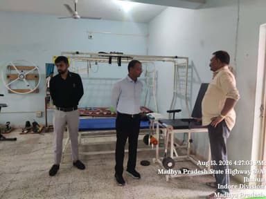 मुख्यमंत्री जनविश्वास अभियान के तहत जिला दिव्यांग पुनर्वास केंद्र का क्वालिटी ऑडिट
मोबाइल एप WIM के माध्यम से जियोटैग फोटो सहित दर्ज की गई निरीक्षण की जानकारी
आयुक्त, सामाजिक न्याय एवं दिव्यांगजन सशक्तिकरण संचालनालय मध्यप्रदेश, भोपाल के निर्देशानुसार एवं मुख्यमंत्री जनविश्वास अभियान के अंतर्गत जिले में संचालित शासकीय एवं अशासकीय मान्यता प्राप्त संस्थाओं का मोबाइल एप WIM के माध्यम से क्वालिटी ऑडिट किया जा रहा है।
इसी क्रम में कलेक्टर डॉ. योगेश तुकाराम भरसट के मार्गदर्शन में गुरुवार को उप संचालक सामाजिक न्याय एवं दिव्यांगजन सशक्तिकरण विभाग श्री पंकज सांवले, सामाजिक सुरक्षा अधिकारी सुश्री निधि ठाकुर, श्री प्रियंक पाटीदार एवं सुश्री कनका बामनिया द्वारा जिला दिव्यांग पुनर्वास केंद्र (डीडीआरसी), रंगपुरा झाबुआ का निरीक्षण किया गया। निरीक्षण की जानकारी विभाग द्वारा विकसित मोबाइल एप पर जियोटैग फोटो सहित दर्ज कर सबमिट की गई।
निरीक्षण के दौरान केंद्र में उपलब्ध मूलभूत सुविधाओं, स्टाफ की उपस्थिति, अभिलेखों के संधारण तथा दिव्यांगजनों को प्रदान की जा रही विभिन्न सेवाओं का विस्तृत अवलोकन किया गया। जिला दिव्यांग पुनर्वास केंद्र में दिव्यांगजनों को उपलब्ध कराई जा रही पुनर्वास सेवाओं, सहायक उपकरणों के वितरण एवं प्रशिक्षण संबंधी गतिविधियों का भी निरीक्षण किया गया, जो संतोषजनक पाई गईं।
अधिकारियों ने संबंधित कर्मचारियों को केंद्र परिसर में स्वच्छता बनाए रखने, दिव्यांगजनों को नियमित एवं गुणवत्तापूर्ण सेवाएं उपलब्ध कराने तथा समस्त अभिलेखों का अद्यतन संधारण सुनिश्चित करने के निर्देश दिए।
इस दौरान जिला खनिज मद से डीडीआरसी परिसर में निर्माणाधीन शौचालय का भी निरीक्षण कर निर्माण कार्य की प्रगति का जायजा लिया गया।
निरीक्षण के दौरान डीडीआरसी प्रबंधक श्री शैलेंद्र राठौर सहित डीडीआरसी यूनिट का समस्त स्टाफ उपस्थित रहा।
Jansampark Madhya Pradesh CM Madhya Pradesh Indore Commissioner Social Justice and Disabled Welfare Department ,Madhya Pradesh #Jhabua #JansamparkMP