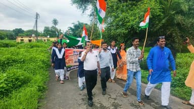 #हर_घर_तिरंगा_अभियान के अंतर्गत ग्राम पंचायत करड़ावद बड़ी में विद्यार्थियों द्वारा उत्साह एवं देशभक्ति के साथ तिरंगा रैली निकाली गई। हाथों में तिरंगा और दिल में राष्ट्रप्रेम के साथ विद्यार्थियों ने देशभक्ति का संदेश दिया।
Jansampark Madhya Pradesh CM Madhya Pradesh Indore Commissioner General Administration Department, MP #Jhabua #JansamparkMP #HarGharTiranga #HarGharTiranga2026