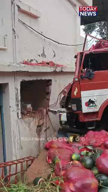 കോട്ടക്കൽ പുത്തൂർ ഇറക്കത്തിൽ വീണ്ടും വാഹനാപകടം