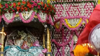 आज सुबह शुक्रवार को बरसाना में श्रीजी राधे रानी की श्रृंगार आरती के दिव्य दर्शन का सौभाग्य 🙏🌸
श्रीजी के अलौकिक श्रृंगार में बरसी कृपा, भक्तिमय हुआ बरसाना धाम 🙏✨