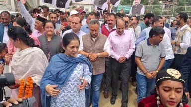 जुब्बल लाइव: शिक्षा मंत्री रोहित ठाकुर पहुंचे जुब्बल स्कुल बच्चों एवं क्षेत्र के लोगों के द्वारा किया गया उनका स्वागत देखें लाइव