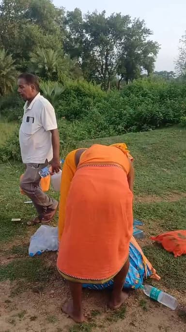 सतगांवां थाना क्षेत्र के पोखरडीहा मोड़ के पास देवघर से नेपाल जा रही कावंरियों से भरी एक बस ने ट्रक में मारी टक्कर, सभी कांवरियों के बस में फंसे होने की सूचना। पुलिस मौके पर, राहत व बचाव कार्य जारी। एक 10 वर्षीय किशोर की मौत जबकि दो अन्य के मौत की सूचना