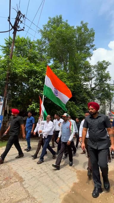🇮🇳 तिरंगे के सम्मान में एकजुट हुआ प्रयागराज!
ठाकुर हरनारायण डिग्री कॉलेज से निकली भव्य तिरंगा रैली ने पूरे माहौल को देशभक्ति से सराबोर कर दिया। ❤️🤍💚
हर घर तिरंगा, हर दिल तिरंगा! 🇮🇳
जय हिंद! वंदे मातरम्!
Follow @my_world_prayagraj
#HarGharTiranga #TirangaYatra #IndependenceDay #15August #Prayagraj Deshbhakti JaiHind VandeMataram 🇮🇳