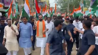 CM सम्राट चौधरी के हाथ में तिरंगे का केसरिया रंग कि जगह लाल जैसा दिखा, लोगों में चर्चा
#MungerNews #BiharNews #MungerDistrict #samratchoudhary #CMBihar