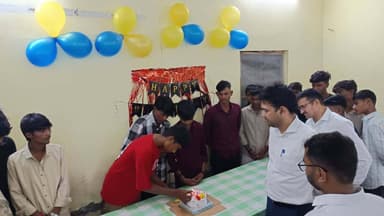बरेली में कलेक्टर श्री विश्वकर्मा ने शास.सीनियर उत्कृष्ट बालक छात्रावास का किया निरीक्षण
छात्रावास के विद्यार्थियों से किया आत्मीय संवाद, छात्र का मनाया जन्मदिन
––––
मुख्यमंत्री जन-विश्वास अभियान के तहत कलेक्टर श्री अरूण कुमार विश्वकर्मा ने बरेली में अनुसूचित जाति कल्याण विभाग द्वारा संचालित शासकीय सीनियर उत्कृष्ट बालक छात्रावास का निरीक्षण किया। इस दौरान उन्होंने छात्रावास के विभिन्न कक्षों का भ्रमण कर जायजा लिया और बच्चों से संवाद कर भोजन की गुणवत्ता, नियमित स्वास्थ्य परीक्षण होने, शैक्षणिक परिवेश, पढ़ाई तथा स्वच्छता आदि के बारे में जानकारी ली।
कलेक्टर श्री विश्वकर्मा ने बच्चों से आत्मीय संवाद कर उनकी पढ़ाई, रूचि, समस्याओं एवं भविष्य के लक्ष्यों के संबंध में चर्चा की तथा उन्हें मन लगाकर अध्ययन करने और अपने उज्ज्वल भविष्य के लिए निरंतर मेहनत करने के लिए प्रेरित किया। उन्होंने विद्यार्थियों को प्रेरित करते हुए कहा कि शिक्षा ही बेहतर भविष्य की मजबूत नींव है। विद्यार्थियों को अपने जीवन में लक्ष्य निर्धारित कर अनुशासन, मेहनत और लगन के साथ आगे बढ़ना चाहिए। उन्होंने विद्यार्थियों से उनकी पढ़ाई और भविष्य की योजनाओं के बारे में जानकारी लेते हुए आवश्यक मार्गदर्शन भी दिया।
छात्र गोलू अहिरवार का मनाया जन्मदिन
इस दौरान छात्रावास के छात्र गोलू अहिरवार का जन्मदिन होने पर कलेक्टर श्री विश्वकर्मा ने विद्यार्थियों के साथ मिलकर उसका जन्मदिन मनाया। कलेक्टर द्वारा छात्र गोलू को जन्मदिन की शुभकामनाएं देते हुए उसके उज्ज्वल भविष्य की कामना की गई। कलेक्टर के साथ जन्मदिन मनाकर छात्र गोलू सहित छात्रावास के अन्य विद्यार्थी भी काफी उत्साहित नजर आए। इसके पश्चात कलेक्टर श्री विश्वकर्मा ने छात्रावास के विद्यार्थियों के साथ भोजन भी किया। उन्होंने बच्चों के साथ सहज एवं आत्मीय वातावरण में बातचीत की और उनके अनुभव सुने। विद्यार्थियों ने भी कलेक्टर के साथ अपने विचार साझा किए तथा पढ़ाई एवं भविष्य को लेकर मार्गदर्शन प्राप्त किया। छात्रावास के विद्यार्थियों ने कलेक्टर के साथ बिताए इस आत्मीय पल को अपने लिए यादगार बताया। इस दौरान जिला पंचायत सीईओ श्री कमल सोलंकी, एसडीएम श्री अंकित जैन तथा जिला अधिकारी भी साथ रहे।
#Raisen Jansampark Madhya Pradesh JDjansampark Bhopal Bhopal Commissioner