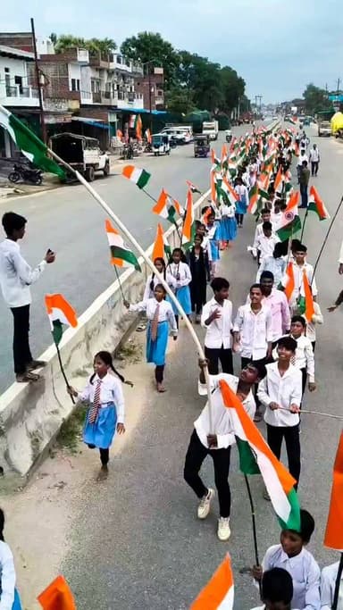 स्वतंत्रता दिवस से पूर्व शोभनाथ मिश्र इंटर कॉलेज से निकली भव्य तिरंगा पदयात्रा
#letestअपडेट #LETESTNEWS #indipendentday #varanasiupdate 👇👇