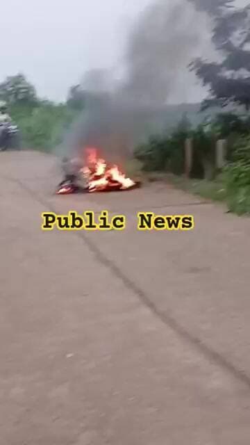 ମାଧପୁର ରେଲୱେ ବ୍ରିଜ୍ ଉପରେ ଜଳିଗଲା ବ୍ୟାଟେରି ଚାଳିତ ବାଜାଜ ଚେତକ ସ୍କୁଟି