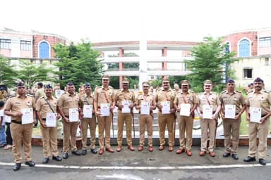 पालघर पोलीस दलातील एकूण १५ पोलीस अधिकारी व अंमलदार यांना स्वातंत्र्य दिनाच्या पूर्वसंध्येला अति उत्कृष्ट व उत्कृष्ट सेवा पदक जाहीर