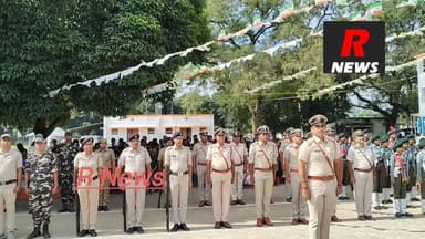 রাণীনগরে পতাকাত্তোলনের পর ওসি-র হাতে মিষ্টিমুখ।
#indipendenceday #raninagar #police #murshidabaddistrict