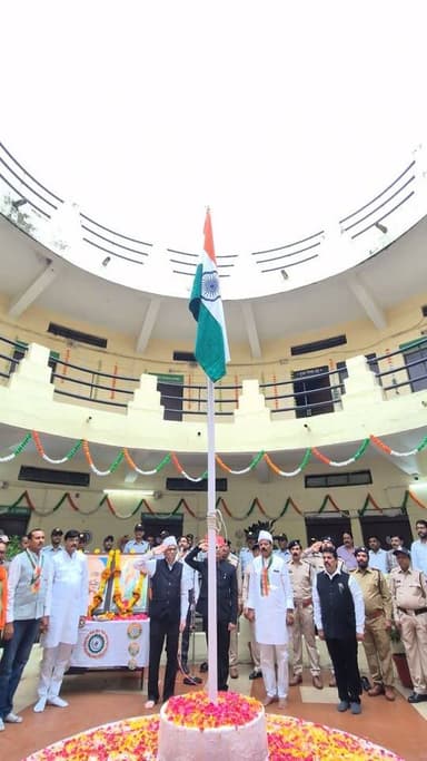 सभी देशवासियों को स्वतंत्रता दिवस की हार्दिक शुभकामनाएं बधाई...
सौजन्य से: कार्यालय कृषि उपज मंडी, खातेगांव