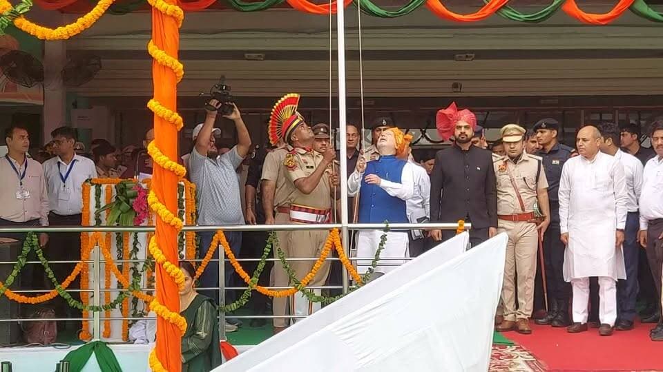 80 वे स्वतंत्रता दिवस पर डॉ अरविंद शर्मा ने रोहतक मे फहराया झंडा,देशभक्ति में नहाया देश #rohtakmdu #IndependenceDay