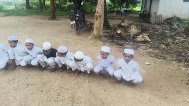 आज यहां बच्चों के बीच एक विशेष प्रतियोगिता का आयोजन किया जा रहा है, जिसमें मदरसे के बच्चे पूरे उत्साह और उमंग के साथ अपनी प्रतिभा का प्रदर्शन कर रहे हैं।