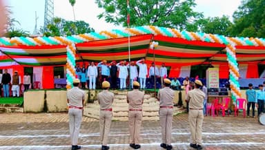 डग पंचायत समिति में ध्वजारोहण करते विकास पुरुष डग विधायक कालूराम मेघवाल....