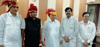 डग पंचायत समिति में स्वतंत्रता दिवस समारोह के दौरान आदरणीय विधायक कालूराम मेघवाल, डाक पंचायत समिति विकास अधिकारी व जनप्रतिनिधि राजेंद्र सिंह परिहार नारायण सिंह जी मोहन जैन के साथ.....