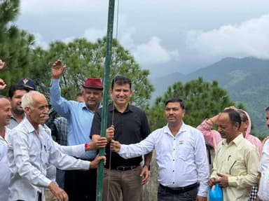 80वें स्वतंत्रता दिवस पर विधायक जोगिंद्रनगर प्रकाश राणा ने स्थानीय पंचायत गोलवा में किया ध्वजारोहण
#IndiaIndependenceDay
#VandeMatram