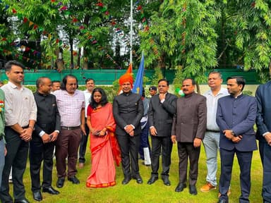 रोहतास में जिलाधिकारी आवास पर डीएम दीपक कुमार मिश्रा ने sdm नेहा कुमारी