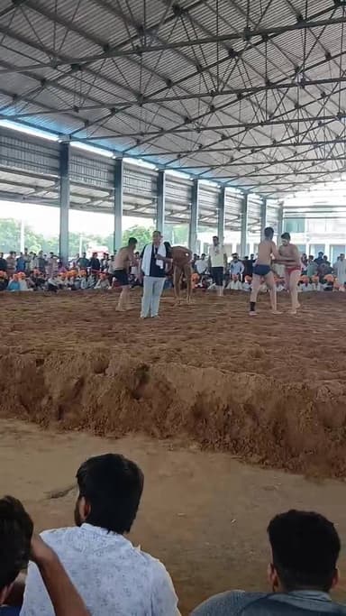 आजादी का जश्न, अखाड़े का जोश
तिगांव में चौरासी पाल का ऐतिहासिक दंगल...
#TigaonDangal
#ChaurasiPal
#HistoricDangal
#KushtiDangal
#Kushti
#DesiKushti
#Akhada
#IndependenceDay
#AzadiKaJashn
#15August
#Tigaon
#faridabad
#voiceoffaridabad
#voiceoffreedom