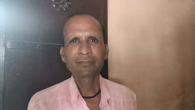 कुरारा: ई-रिक्शा बरामद, मालिक को नहीं मिला!
झलोखर निवासी का आरोप—रिक्शा वापस देने के नाम पर ₹5 हजार रिश्वत मांगी गई, आरोपी को पैसे लेकर छोड़ दिया गया। पीड़ित ने अफसरों से जांच की मांग की
#कुरारा #हमीरपुर #ईरिक्शा #रिश्वत #पुलिस
UP Police District Magistrate Hamirpur up