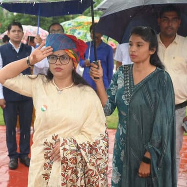 🇮🇳 रिमझिम फुहारें… लहराता तिरंगा… और देशभक्ति का अटूट जज़्बा
आसमान से बरसती बारिश की बूंदों के बीच संयुक्त जिला कार्यालय सूरजपुर कलेक्टोरेट परिसर में देश की आन, बान और शान—तिरंगे का ध्वजारोहण हुआ। कलेक्टर श्रीमती रेना जमील ने राष्ट्रध्वज को सलामी दी। इस दौरान बारिश की हर बूंद मानो माटी के प्रति समर्पण और तिरंगे के प्रति सम्मान की कहानी कह रही थी।
#स्वतंत्रता_दिवस #80वां_स्वतंत्रता_दिवस #तिरंगा #देशभक्ति #JaiHind IndependenceDay
@chhattisgarhcmo @dpr.chhattisgarh @culture_deptt @rena_jamil_ias