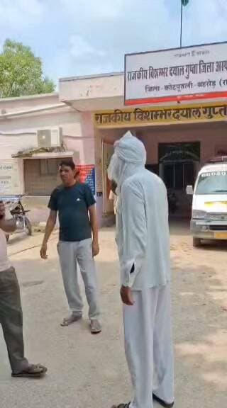 ⚠️ चाइनीज मांझे ने ली पूर्व हवलदार की जान!
बाइक से घर लौट रहे 68 वर्षीय लखपत गोठवाल का मांझे से गला कटा, सड़क पर तड़पते-तड़पते मौत।
आखिर जानलेवा मांझे पर कब लगेगी पूरी तरह लगाम?
#Behror #ChineseManjha #KiteString #BreakingNews #BN_News