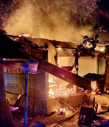टेढ़ागाछ प्रखंड में गैस सिलेंडर में आग लगने से गांव के लोगों में अफरा-तफरी मची,
किशनगंज जिला के टेढ़ागाछ प्रखंड अंतर्गत डाकपोखर पंचायत के वार्ड नंबर 4 स्थित बेणूगढ़ गांव में आज दिनांक 15-08-2026 को अचानक गैस सिलेंडर मै आग लग गई। आग तेजी से फैलने के बाद गांव में अफरा-तफरी मच गई। स्थानीय ग्रामीणों ने घटना की सूचना टेढ़ागाछ अग्निशमन विभाग को दी। ग्रामीण आग पर काबू पाने के प्रयास में जुटे हैं।
#viralpost
#viralreelschallenge
#2026Goals
#videogames
#viralchallenge
#vacaciones
#viralreels
#venezuela
#newyork