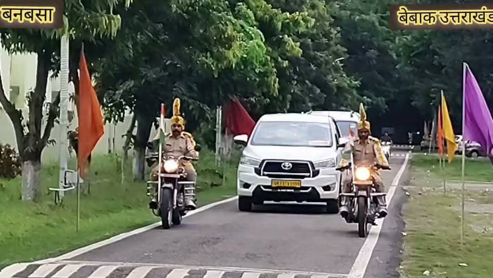 🚨 #ब्रेकिंग #न्यूज 🚨🇮🇳🇮🇳
#बनबसा। टनकपुर पावर स्टेशन में हर्षोल्लास से मनाया गया 80वां स्वतंत्रता दिवस,,🇮🇳🇮🇳
🇮🇳 #एनएचपीसी कार्मिकों, स्थानीय गणमान्य जनों और स्कूली बच्चों ने देशभक्ति के साथ मनाया राष्ट्रीय पर्व,
🇮🇳 #पावर स्टेशन प्रमुख ऋषि रंजन आर्य ने किया ध्वजारोहण, स्वतंत्रता संग्राम सेनानियों को किया नमन,,
🇮🇳 #देश की अखंडता, संप्रभुता और एकता की रक्षा का लिया संकल्प
🇮🇳 #आजादी के अमर बलिदानियों के योगदान को किया याद
⚡ #टनकपुर पावर स्टेशन ने बनाया विद्युत उत्पादन का बनाया कीर्तिमान
⚡ #एक माह में 74.11 मिलियन यूनिट विद्युत उत्पादन कर पिछले 30 वर्षों का रिकॉर्ड तोड़ा
⚡ #स्थापना के उपरांत एक दिन में सर्वाधिक विद्युत उत्पादन का भी बनाया रिकॉर्ड
🇮🇳 #पावर स्टेशन प्रमुख ऋषि रंजन आर्य ने एनएचपीसी कार्मिकों और स्थानीय जनता को उपलब्धियों के लिए दी बधाई
🇮🇳 #राष्ट्र निर्माण के साथ स्थानीय क्षेत्र के विकास में सामाजिक दायित्व निभाने का दिया भरोसा
🌿 #कार्यक्रम के मुख्य अतिथि ऋषि रंजन आर्य का एनएचपीसी अधिकारियों ने पौधा भेंट कर किया स्वागत-अभिनंदन
👥 #कार्यक्रम में महाप्रबंधक मो. जावेद अंसारी, सीआईएसएफ सहायक कमांडेंट राजेश कुमार, केंद्रीय विद्यालय प्रधानाचार्य राजेश वत्स सहित एनएचपीसी एवं सीआईएसएफ के अधिकारी-कर्मचारी रहे मौजूद
👥 वही थानाध्यक्ष सुरेंद्र कोरंगा, व्यापार मंडल महामंत्री अभिषेक गोयल,कोषाध्यक्ष कमल गुप्ता,नगर पंचायत अध्यक्ष रेखा देवी, जिला पंचायत सदस्य सरस्वती चंद सहित कई गणमान्य लोग रहे उपस्थित
#स्वतंत्रता दिवस के अवसर पर पूरा टनकपुर पावर स्टेशन परिसर देशभक्ति के रंग में रंगा नजर आया।,,
बेबाक उत्तराखंड #डिजिटल🇮🇳🇮🇳🇮🇳