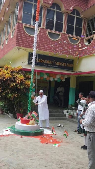 सरस्वती शिक्षा सदन, दलसिंहसराय में निदेशक सदन कुमार मिश्रा ने शान से फहराया तिरंगा 🇮🇳🇮🇳🇮🇳🎊
#tiranga