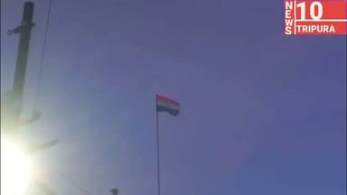বনদুয়ারস্থিত বিদ্যুৎ দপ্তরের ডেপুটি জেনারেল ম্যানেজার অফিস কক্ষে সন্ধ্যা ছয়টার পর ও নামানো হয়নি জাতীয় পতাকা!! সাংবাদিক দেখে সন্ধ্যা ছয়টা দশ মিনিট পর এক কর্মীকে ছুটে এসে জাতীয় পাতাকা নামানোর উদ্যোগ দেখা যায়।