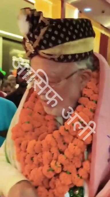 *धान सीजन में किसानों को राहत की उम्मीद:* शाहजहांपुर के मदनापुर में किसानों की परेशानी पर वित्त मंत्री सुरेश खन्ना का आश्वासन, बोले- हमारी कोशिश होगी, आपकी मनोकामना पूरी हो
https://dainik.bhaskar.com/AHVKp9kTC5b?ref=MjA1MjQ2MTQ2NTQ1MDU0MTA1Ng%3D%3D
Suresh Kumar Khanna