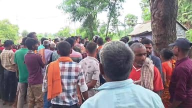 भोजडीह स्कूल पर शेखपुरा शाहपुर मुख्य पथ पेयजल समस्या को लेकर आक्रोशित ग्रामीणों ने जाम कर दिया है....
Sheikhpura Collectorate Sheikhpura Hunt New Randhir Kumar Soni DRCC Sheikhpura Sheikhpura Police बात मनकौल गांव की News Bihar pk हुसैनाबाद पंचायत पंचायत सनैया शेखपुरा