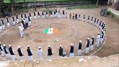 लोहरदगा में गांव क्षेत्रों के मदरसा में देशभक्ति का झलक