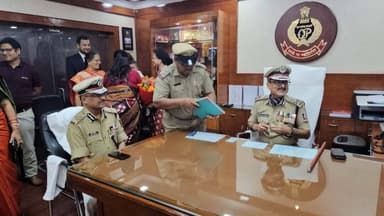 ପୋଲିସ ମୁଖ୍ୟାଳୟରେ ବିଧିବଦ୍ଧ ଭାବରେ ଅନ୍ତରୀଣ ଡିଜିପି ଭାବରେ ଦାୟିତ୍ୱ ନେଲେ ବିନୟତୋଷ ମିଶ୍ର ।
#SSnews #OdishaPolice
