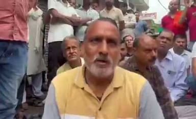 हमीरपुर - सर्राफा व्यापारियों का शांतिपूर्ण धरना प्रदर्शन
⏩बाहरी पुलिस के उत्पीड़न से परेशान व्यापारियों का प्रदर्शन
⏩सोने-चांदी के मामलों में पूछताछ के नाम पर उत्पीड़न का आरोप
⏩छोटी-छोटी घटनाओं में भी परेशान करने का लगाया आरोप
⏩कई शिकायतों के बावजूद समस्या का समाधान नहीं होने का दावा
⏩उत्पीड़न के चलते आत्मदाह के प्रयास का भी लगाया आरोप
⏩हमीरपुर जनपद के राठ तहसील क्षेत्र का मामला
@hamirpurpolice @Uppolice #hamirpur