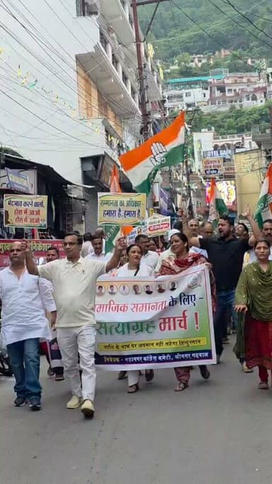 श्रीनगर में खड़गे के कार्यक्रम के बाद शुद्धिकरण के विरोध में कांग्रेस का प्रदर्शन...see more
