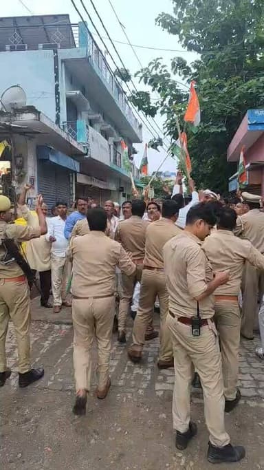 बस्ती: कांग्रेस कार्यालय के पास आमने-सामने हुए भाजपा-कांग्रेस नेता..
#nonfollowers #trendingreels #everyonefollowers