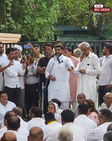 विधायक जस्सी पेटवाड़ बोले कहां है आज वह पुलिस जो मंदिर के आगे से चप्पल भी नहीं उठने देती थी, पुलिस का काम न्याय देना है न कि हत्#यारे को छुपाना है।
#hisar #haryana #citybignews #suryanagarhisar