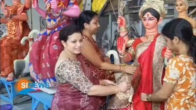 দুধকলা, ফলমূলের ভোগ, সঙ্গে আমিষভোগ—মনসা পুজোয় প্রস্তুত বৈকুণ্ঠপুর রাজবাড়ীতে