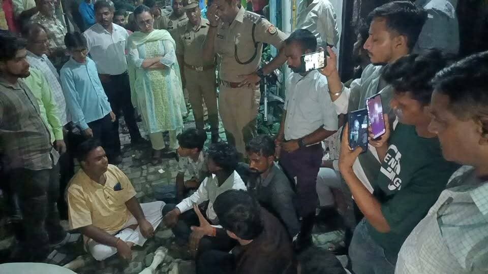 एसडीएम ने रेस्ट के चलते बंद किया था सीयूजी नंबर।राष्ट्रीय गौ रक्षक संघ के धरने के बाद मौके पर पहुंचकर एसडीएम ने वार्ता कर ऐसा दोबारा फोन बंद ना होने का दिया आश्वासन।