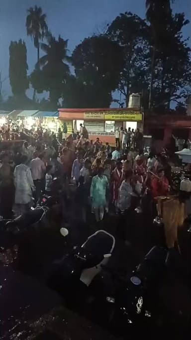 हिंगलाज मंदिर से निकली विशाल कावड़ यात्रा जुन्नारदेव की पहली पायरी पहुंची। 🚩🙏
हर-हर महादेव के जयघोष से गूंजा पूरा जुन्नारदेव। 🔱🕉️
#कावड़यात्रा #हिंगलाज #जुन्नारदेव #हरहरमहादेव #बमबमभोले 
