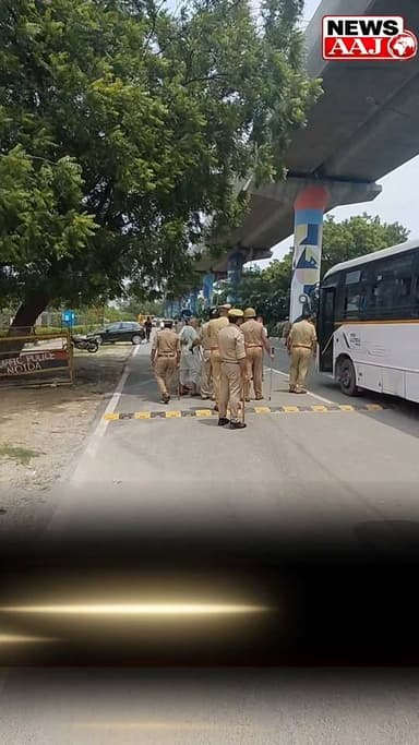 ग्रेटर नोएडा पुलिस कार्रवाई के बीच किसान आंदोलन तेज, सैकड़ो किसान गिरफ्तार, प्राधिकरण पर प्रदर्शन करने जा रहे थे किसान #KisanAndolan #KisanSangharshMorcha #GreaterNoida #FarmersProtest #KisanEkta,
