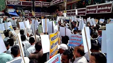 “उत्तरकाशी में विधायक संजय डोभाल के नेतृत्व में जनमुद्दों को लेकर प्रदर्शन, कलेक्ट्रेट घेराव Vinod Dobhal - कुतरु भाई
#उत्तरकाशी #Uttarkashi #संजयडोभाल #SanjayDobhal #यमुनोत्रीविधानसभा #उत्तराखंड #Uttarakhand #कलेक्ट्रेटघेराव #जनमुद्दे #जनहित #प्रदर्शन #विधायकसंजयडोभाल #यमुनोत्री #विकास #उत्तरकाशीन्यूज #UttarkashiNews #PahadSandesh
