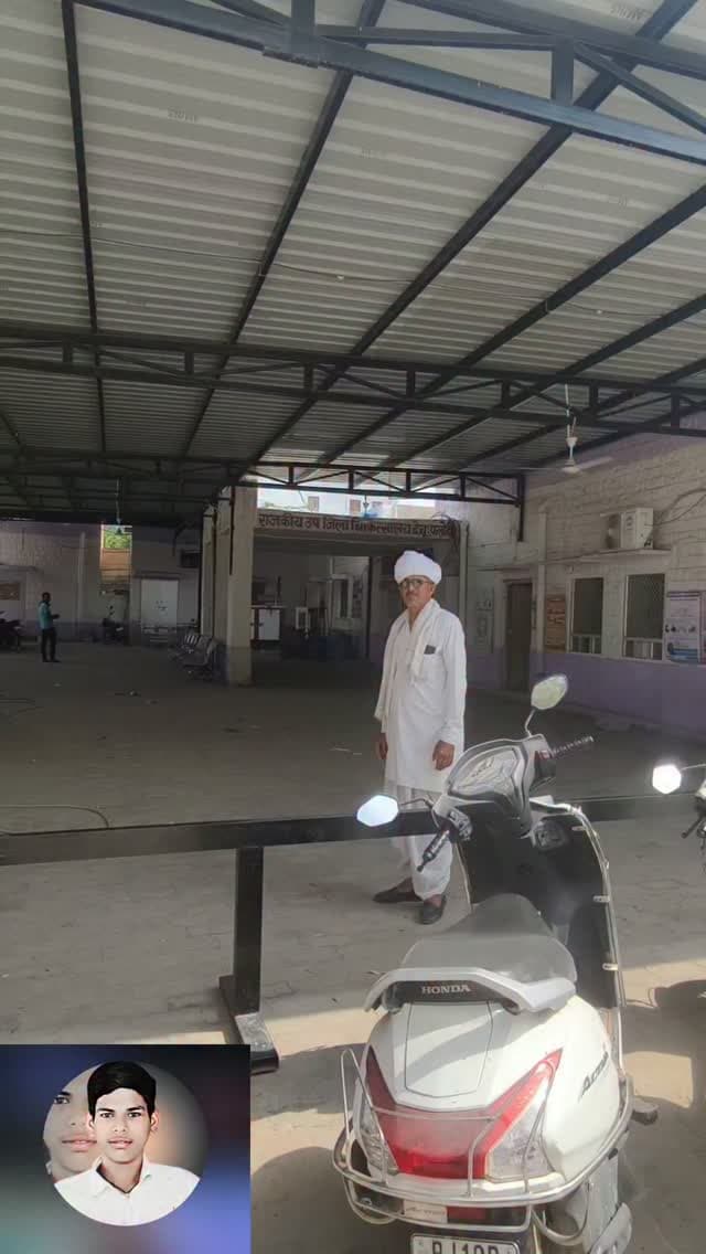 करंट से दो युवकों की दर्दनाक मौ*त
देचू उपखंड क्षेत्र के भोजाकोर गांव की घटना, ट्यूबवेल पर लॉरिंग मशीन से कर रहे थे काम, उपर से जा रही 33 केवी लाइन से टकरा गई लॉरिंग मशीन, गंभीर घायल मला राम प्रजापत 23 साल, नेपाल 19 साल को लाया गया देचू उपजिला अस्पताल, डॉक्टरों ने किया मृ*त घोषित, परिजनों के रो रोकर हुए बुरे हाल
#dechu #peelwa #bhojakor #phalodi #news rajasthan