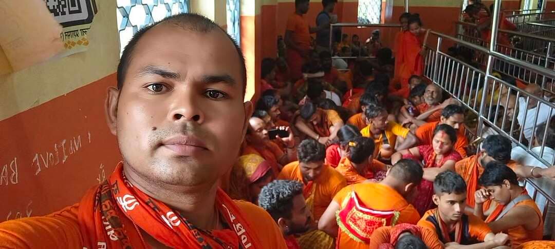 बाबा नगरी में लम्बी कतार।
कुछ देरी में बाबा भोलेनाथ का दर्शन
सभी शिव भक्तों को दर्शन कराऊंगा।
Arvind Anand Sheikhpura Sach News
#देवघर #harharmahadev